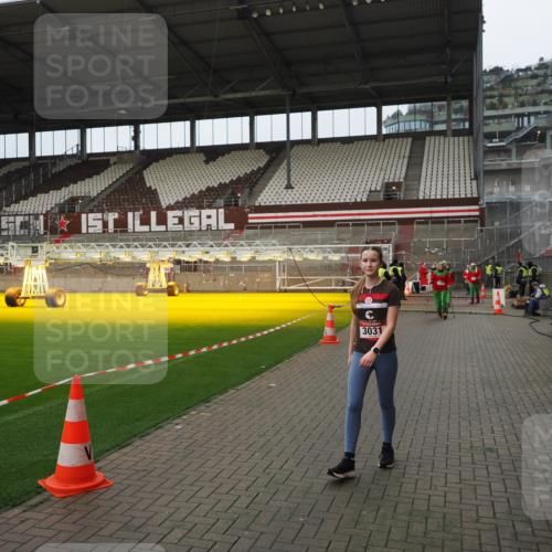 07.12.2025 - St. Pauli X-Mass-Run No. 15 Fabian Wolf http://msf.ph/oto/9422727 07.12.2025 11:54:30 Ziel 2775, 2778, 2782, 2783, 3446 meine-sportfotos.de