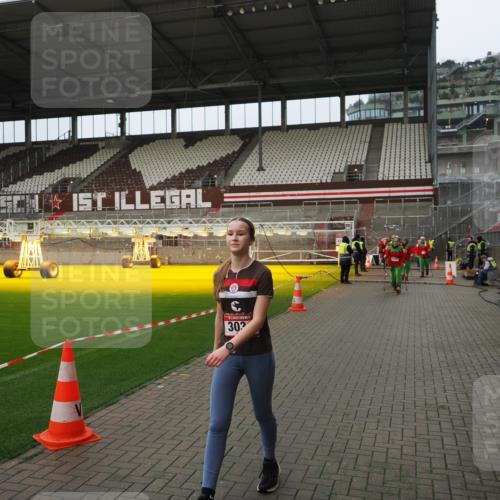 07.12.2025 - St. Pauli X-Mass-Run No. 15 Fabian Wolf http://msf.ph/oto/9422732 07.12.2025 11:54:31 Ziel 1331, 1784, 2775, 2778, 2782, 2783, 3446 meine-sportfotos.de