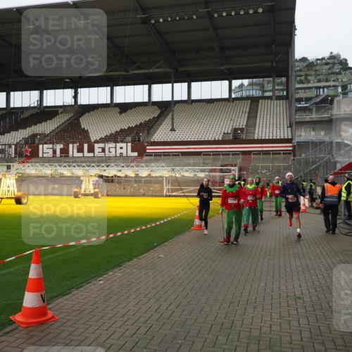 07.12.2025 - St. Pauli X-Mass-Run No. 15 Fabian Wolf http://msf.ph/oto/9422734 07.12.2025 11:54:34 Ziel 333, 1331, 1784, 2775, 2778, 2782, 2783, 3446 meine-sportfotos.de