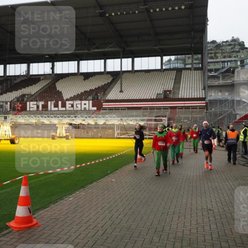 07.12.2025 - St. Pauli X-Mass-Run No. 15 Fabian Wolf http://msf.ph/oto/9422735 07.12.2025 11:54:35 Ziel 333, 1331, 1784, 2775, 2778, 2782, 2783, 3446 meine-sportfotos.de