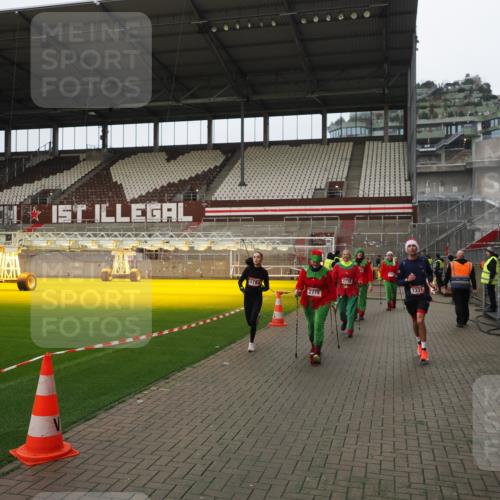 07.12.2025 - St. Pauli X-Mass-Run No. 15 Fabian Wolf http://msf.ph/oto/9422737 07.12.2025 11:54:35 Ziel 333, 1331, 1784, 2775, 2778, 2782, 2783, 3446 meine-sportfotos.de