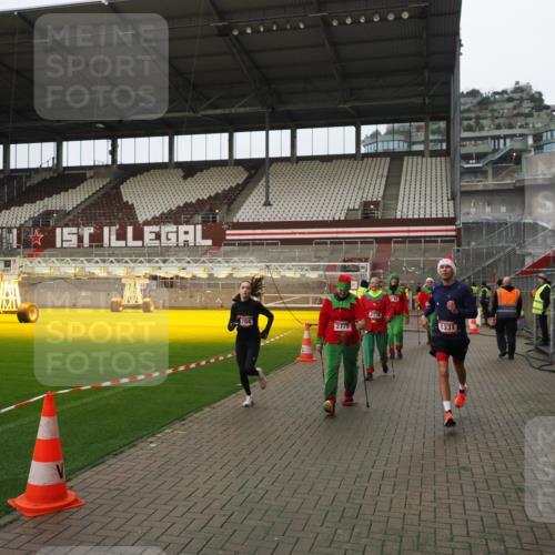 07.12.2025 - St. Pauli X-Mass-Run No. 15 Fabian Wolf http://msf.ph/oto/9422739 07.12.2025 11:54:35 Ziel 333, 1331, 1784, 2775, 2778, 2782, 2783, 3446 meine-sportfotos.de