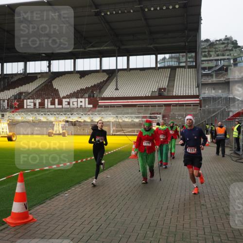 07.12.2025 - St. Pauli X-Mass-Run No. 15 Fabian Wolf http://msf.ph/oto/9422740 07.12.2025 11:54:36 Ziel 333, 1331, 1784, 2775, 2778, 2782, 2783, 3446 meine-sportfotos.de