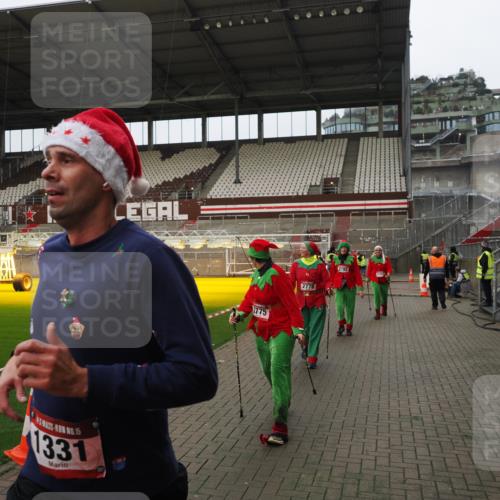 07.12.2025 - St. Pauli X-Mass-Run No. 15 Fabian Wolf http://msf.ph/oto/9422746 07.12.2025 11:54:37 Ziel 333, 1331, 1784, 2775, 2778, 2782, 2783, 3446 meine-sportfotos.de