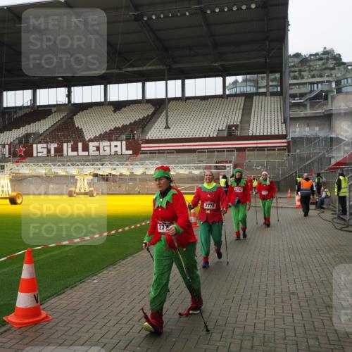 07.12.2025 - St. Pauli X-Mass-Run No. 15 Fabian Wolf http://msf.ph/oto/9422748 07.12.2025 11:54:37 Ziel 333, 1331, 1784, 2775, 2778, 2782, 2783, 3446 meine-sportfotos.de
