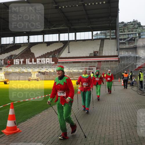 07.12.2025 - St. Pauli X-Mass-Run No. 15 Fabian Wolf http://msf.ph/oto/9422749 07.12.2025 11:54:37 Ziel 333, 1331, 1784, 2775, 2778, 2782, 2783, 3446 meine-sportfotos.de