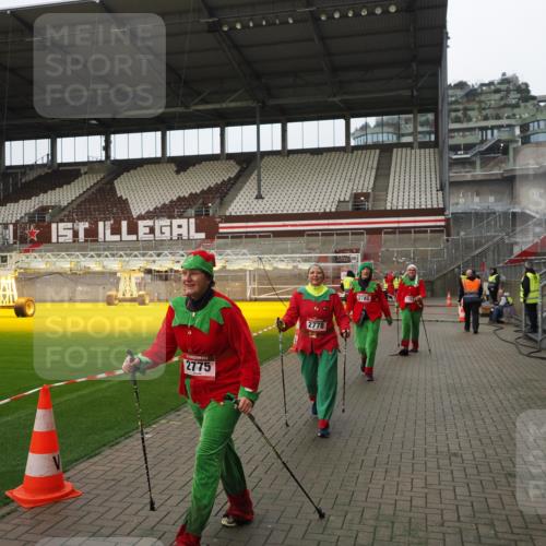 07.12.2025 - St. Pauli X-Mass-Run No. 15 Fabian Wolf http://msf.ph/oto/9422750 07.12.2025 11:54:38 Ziel 333, 1331, 1784, 2775, 2778, 2782, 2783, 3446 meine-sportfotos.de