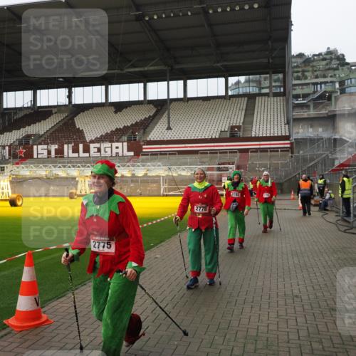 07.12.2025 - St. Pauli X-Mass-Run No. 15 Fabian Wolf http://msf.ph/oto/9422751 07.12.2025 11:54:38 Ziel 333, 1331, 1784, 2775, 2778, 2782, 2783, 3446 meine-sportfotos.de