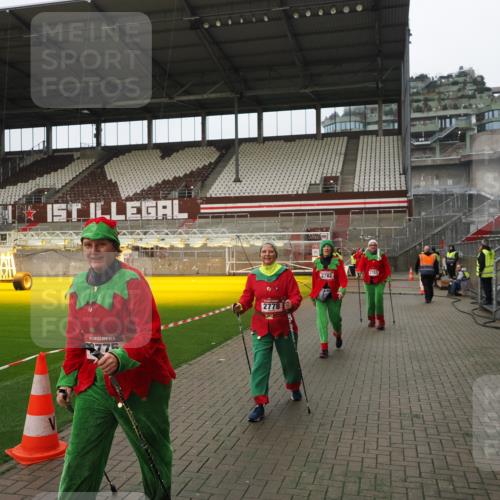 07.12.2025 - St. Pauli X-Mass-Run No. 15 Fabian Wolf http://msf.ph/oto/9422752 07.12.2025 11:54:38 Ziel 333, 1331, 1784, 2775, 2778, 2782, 2783, 3446 meine-sportfotos.de