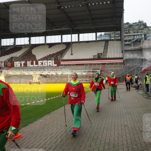 07.12.2025 - St. Pauli X-Mass-Run No. 15 Fabian Wolf http://msf.ph/oto/9422754 07.12.2025 11:54:38 Ziel 333, 1331, 1784, 2775, 2778, 2782, 2783, 3446 meine-sportfotos.de