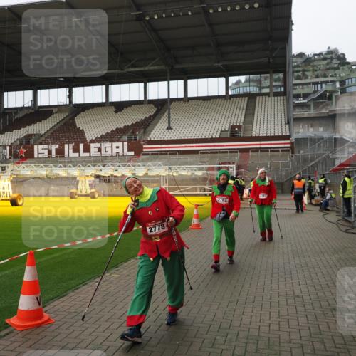 07.12.2025 - St. Pauli X-Mass-Run No. 15 Fabian Wolf http://msf.ph/oto/9422756 07.12.2025 11:54:39 Ziel 333, 1331, 1784, 2775, 2778, 2782, 2783, 3446 meine-sportfotos.de
