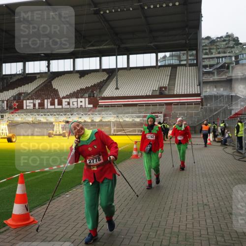 07.12.2025 - St. Pauli X-Mass-Run No. 15 Fabian Wolf http://msf.ph/oto/9422757 07.12.2025 11:54:39 Ziel 333, 1331, 1784, 2775, 2778, 2782, 2783, 3446 meine-sportfotos.de