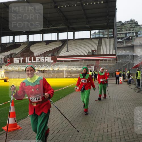 07.12.2025 - St. Pauli X-Mass-Run No. 15 Fabian Wolf http://msf.ph/oto/9422759 07.12.2025 11:54:39 Ziel 333, 1331, 1784, 2775, 2778, 2782, 2783, 3446 meine-sportfotos.de