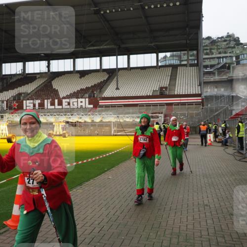 07.12.2025 - St. Pauli X-Mass-Run No. 15 Fabian Wolf http://msf.ph/oto/9422760 07.12.2025 11:54:40 Ziel 333, 1331, 1784, 2775, 2778, 2782, 2783 meine-sportfotos.de