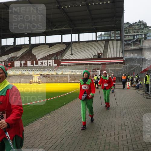 07.12.2025 - St. Pauli X-Mass-Run No. 15 Fabian Wolf http://msf.ph/oto/9422761 07.12.2025 11:54:40 Ziel 333, 1331, 1784, 2775, 2778, 2782, 2783 meine-sportfotos.de