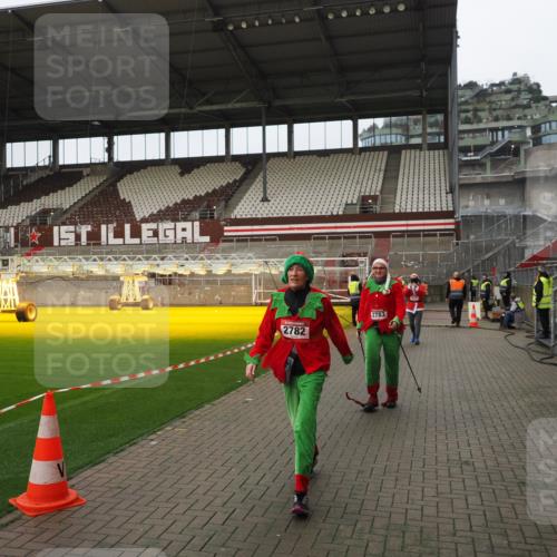 07.12.2025 - St. Pauli X-Mass-Run No. 15 Fabian Wolf http://msf.ph/oto/9422763 07.12.2025 11:54:40 Ziel 333, 1331, 1784, 2775, 2778, 2782, 2783 meine-sportfotos.de