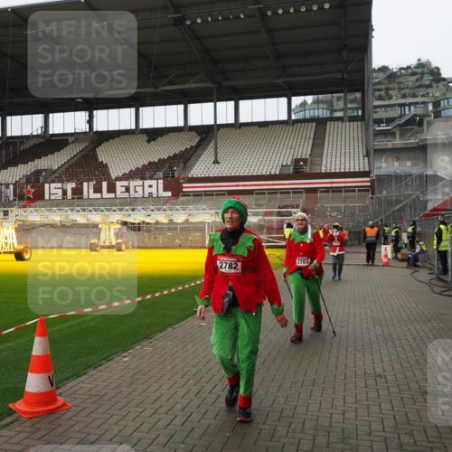 07.12.2025 - St. Pauli X-Mass-Run No. 15 Fabian Wolf http://msf.ph/oto/9422764 07.12.2025 11:54:40 Ziel 333, 1331, 1784, 2775, 2778, 2782, 2783 meine-sportfotos.de