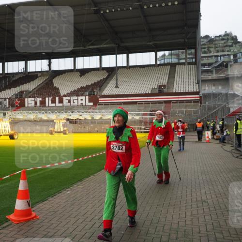 07.12.2025 - St. Pauli X-Mass-Run No. 15 Fabian Wolf http://msf.ph/oto/9422765 07.12.2025 11:54:41 Ziel 333, 1331, 1784, 2775, 2778, 2782, 2783 meine-sportfotos.de
