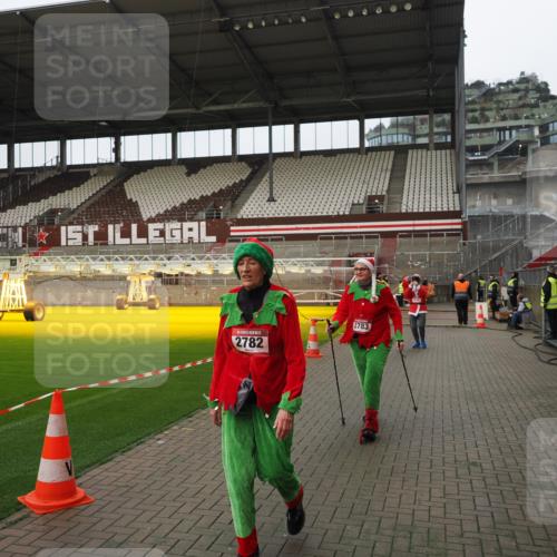 07.12.2025 - St. Pauli X-Mass-Run No. 15 Fabian Wolf http://msf.ph/oto/9422766 07.12.2025 11:54:41 Ziel 333, 1331, 1784, 2775, 2778, 2782, 2783 meine-sportfotos.de