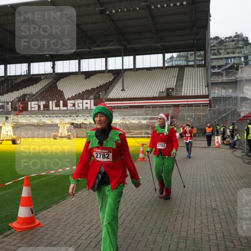 07.12.2025 - St. Pauli X-Mass-Run No. 15 Fabian Wolf http://msf.ph/oto/9422767 07.12.2025 11:54:41 Ziel 333, 1331, 1784, 2775, 2778, 2782, 2783 meine-sportfotos.de