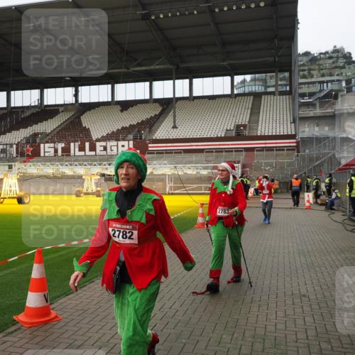 07.12.2025 - St. Pauli X-Mass-Run No. 15 Fabian Wolf http://msf.ph/oto/9422768 07.12.2025 11:54:41 Ziel 333, 1331, 1784, 2775, 2778, 2782, 2783 meine-sportfotos.de