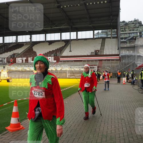 07.12.2025 - St. Pauli X-Mass-Run No. 15 Fabian Wolf http://msf.ph/oto/9422769 07.12.2025 11:54:41 Ziel 333, 1331, 1784, 2775, 2778, 2782, 2783 meine-sportfotos.de