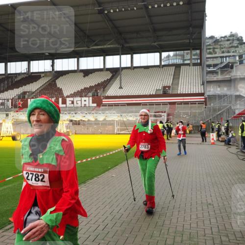 07.12.2025 - St. Pauli X-Mass-Run No. 15 Fabian Wolf http://msf.ph/oto/9422770 07.12.2025 11:54:42 Ziel 333, 1331, 1784, 2775, 2778, 2782, 2783 meine-sportfotos.de