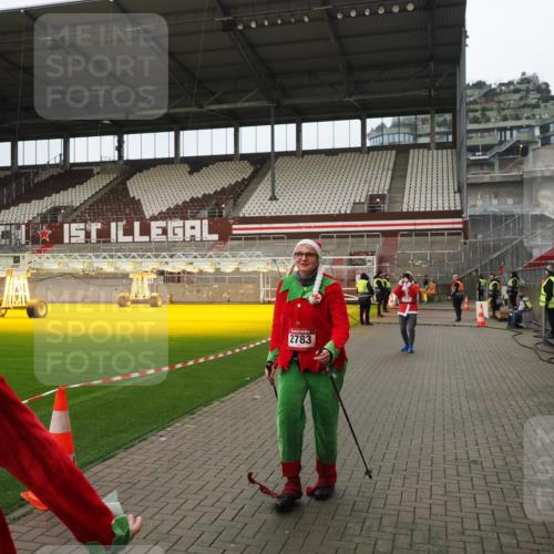 07.12.2025 - St. Pauli X-Mass-Run No. 15 Fabian Wolf http://msf.ph/oto/9422772 07.12.2025 11:54:42 Ziel 333, 1331, 1784, 2775, 2778, 2782, 2783 meine-sportfotos.de