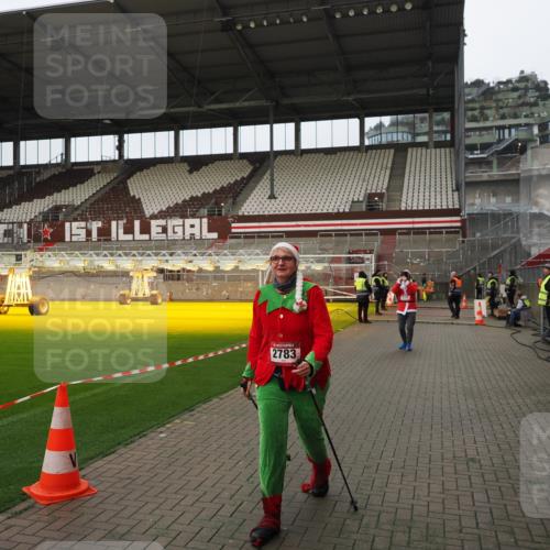 07.12.2025 - St. Pauli X-Mass-Run No. 15 Fabian Wolf http://msf.ph/oto/9422773 07.12.2025 11:54:42 Ziel 333, 1331, 1784, 2775, 2778, 2782, 2783 meine-sportfotos.de