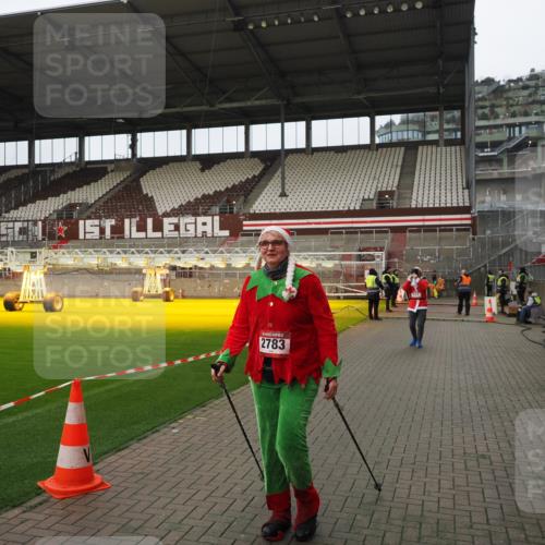 07.12.2025 - St. Pauli X-Mass-Run No. 15 Fabian Wolf http://msf.ph/oto/9422774 07.12.2025 11:54:42 Ziel 333, 1331, 1784, 2775, 2778, 2782, 2783 meine-sportfotos.de
