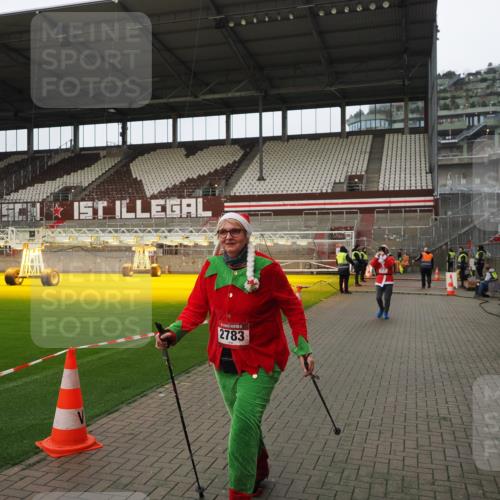 07.12.2025 - St. Pauli X-Mass-Run No. 15 Fabian Wolf http://msf.ph/oto/9422775 07.12.2025 11:54:43 Ziel 333, 1331, 1784, 2775, 2778, 2782, 2783 meine-sportfotos.de