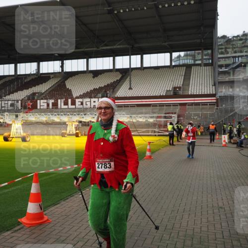 07.12.2025 - St. Pauli X-Mass-Run No. 15 Fabian Wolf http://msf.ph/oto/9422776 07.12.2025 11:54:43 Ziel 333, 1331, 1784, 2775, 2778, 2782, 2783 meine-sportfotos.de