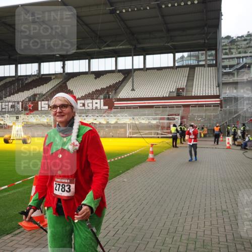07.12.2025 - St. Pauli X-Mass-Run No. 15 Fabian Wolf http://msf.ph/oto/9422778 07.12.2025 11:54:43 Ziel 333, 1331, 1784, 2775, 2778, 2782, 2783 meine-sportfotos.de