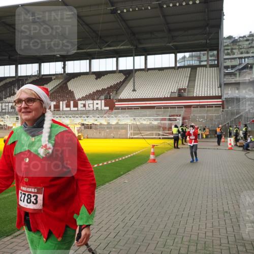 07.12.2025 - St. Pauli X-Mass-Run No. 15 Fabian Wolf http://msf.ph/oto/9422779 07.12.2025 11:54:43 Ziel 333, 1331, 1784, 2775, 2778, 2782, 2783 meine-sportfotos.de