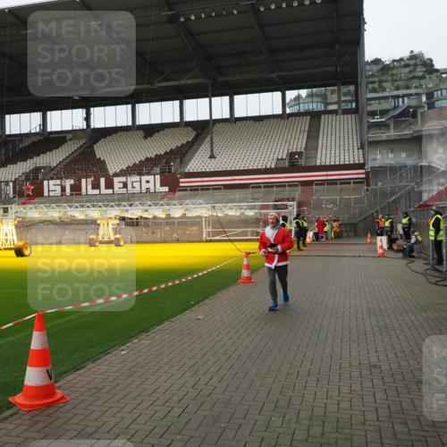 07.12.2025 - St. Pauli X-Mass-Run No. 15 Fabian Wolf http://msf.ph/oto/9422781 07.12.2025 11:54:46 Ziel 333, 1331, 1784, 2778, 2782, 2783 meine-sportfotos.de