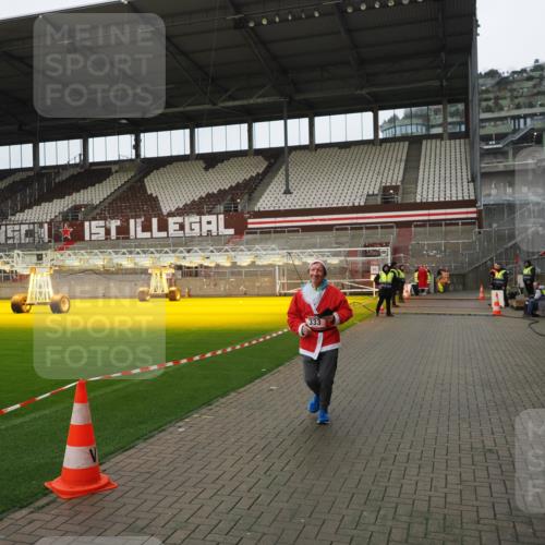 07.12.2025 - St. Pauli X-Mass-Run No. 15 Fabian Wolf http://msf.ph/oto/9422787 07.12.2025 11:54:47 Ziel 333, 1331, 1784, 2778, 2782, 2783 meine-sportfotos.de