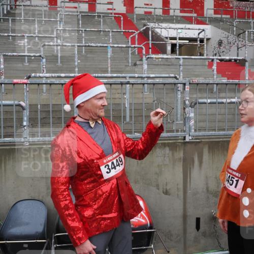 07.12.2025 - St. Pauli X-Mass-Run No. 15 Fabian Wolf http://msf.ph/oto/9422795 07.12.2025 11:54:55 Ziel  meine-sportfotos.de