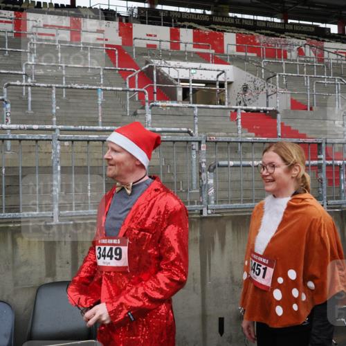 07.12.2025 - St. Pauli X-Mass-Run No. 15 Fabian Wolf http://msf.ph/oto/9422798 07.12.2025 11:54:58 Ziel  meine-sportfotos.de
