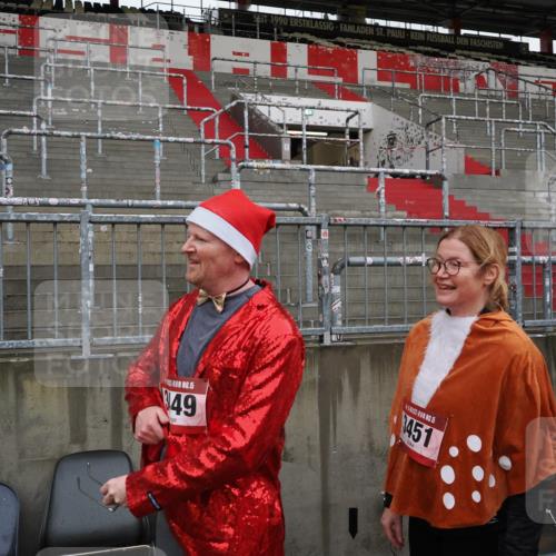 07.12.2025 - St. Pauli X-Mass-Run No. 15 Fabian Wolf http://msf.ph/oto/9422799 07.12.2025 11:54:58 Ziel  meine-sportfotos.de
