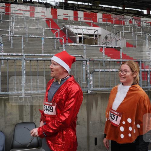 07.12.2025 - St. Pauli X-Mass-Run No. 15 Fabian Wolf http://msf.ph/oto/9422801 07.12.2025 11:54:59 Ziel  meine-sportfotos.de