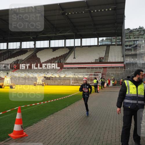 07.12.2025 - St. Pauli X-Mass-Run No. 15 Fabian Wolf http://msf.ph/oto/9422804 07.12.2025 11:55:06 Ziel 1657 meine-sportfotos.de