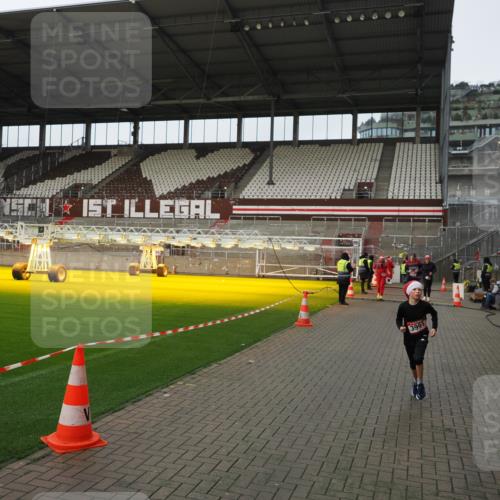 07.12.2025 - St. Pauli X-Mass-Run No. 15 Fabian Wolf http://msf.ph/oto/9422807 07.12.2025 11:55:13 Ziel 1448, 1657, 1720, 2671, 3991 meine-sportfotos.de