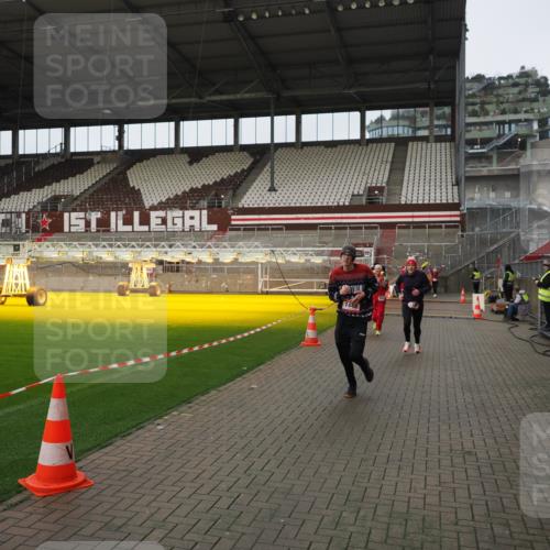 07.12.2025 - St. Pauli X-Mass-Run No. 15 Fabian Wolf http://msf.ph/oto/9422813 07.12.2025 11:55:16 Ziel 1448, 1657, 1720, 2671, 3991 meine-sportfotos.de