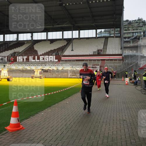 07.12.2025 - St. Pauli X-Mass-Run No. 15 Fabian Wolf http://msf.ph/oto/9422815 07.12.2025 11:55:17 Ziel 1448, 1657, 1720, 2671, 3991 meine-sportfotos.de