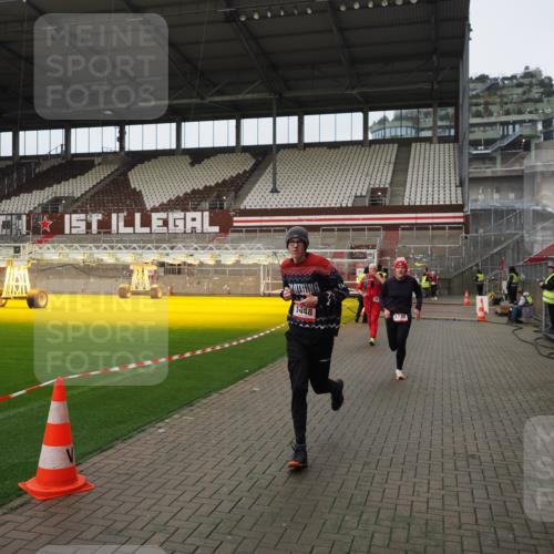 07.12.2025 - St. Pauli X-Mass-Run No. 15 Fabian Wolf http://msf.ph/oto/9422816 07.12.2025 11:55:17 Ziel 1448, 1657, 1720, 2671, 3991 meine-sportfotos.de