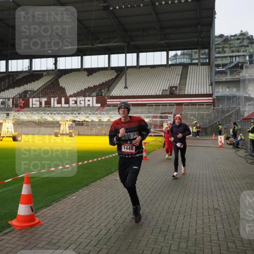 07.12.2025 - St. Pauli X-Mass-Run No. 15 Fabian Wolf http://msf.ph/oto/9422817 07.12.2025 11:55:17 Ziel 1448, 1657, 1720, 2671, 3991 meine-sportfotos.de