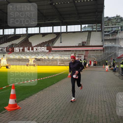 07.12.2025 - St. Pauli X-Mass-Run No. 15 Fabian Wolf http://msf.ph/oto/9422820 07.12.2025 11:55:18 Ziel 1448, 1657, 1720, 2671, 3991 meine-sportfotos.de