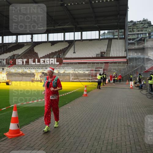 07.12.2025 - St. Pauli X-Mass-Run No. 15 Fabian Wolf http://msf.ph/oto/9422826 07.12.2025 11:55:21 Ziel 1448, 1720, 1835, 2671, 3991 meine-sportfotos.de