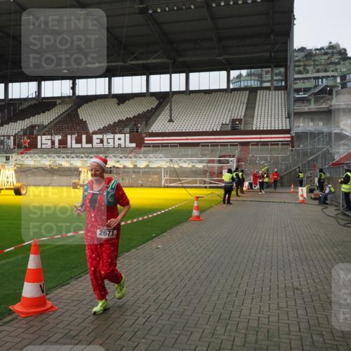 07.12.2025 - St. Pauli X-Mass-Run No. 15 Fabian Wolf http://msf.ph/oto/9422827 07.12.2025 11:55:21 Ziel 1448, 1720, 1835, 2671, 3991 meine-sportfotos.de