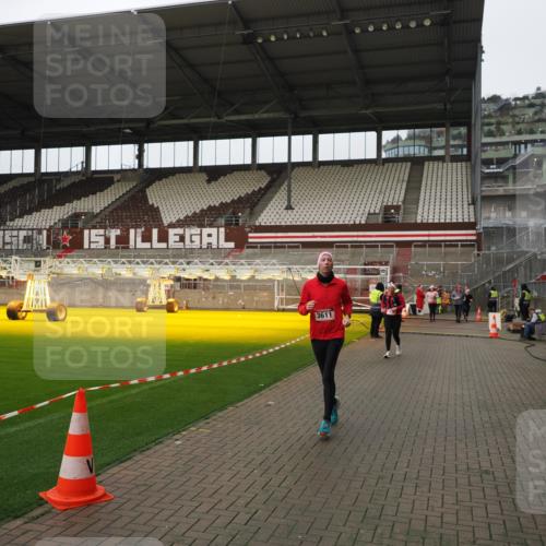 07.12.2025 - St. Pauli X-Mass-Run No. 15 Fabian Wolf http://msf.ph/oto/9422828 07.12.2025 11:55:28 Ziel 1448, 1720, 1835, 2671, 3611, 3991 meine-sportfotos.de